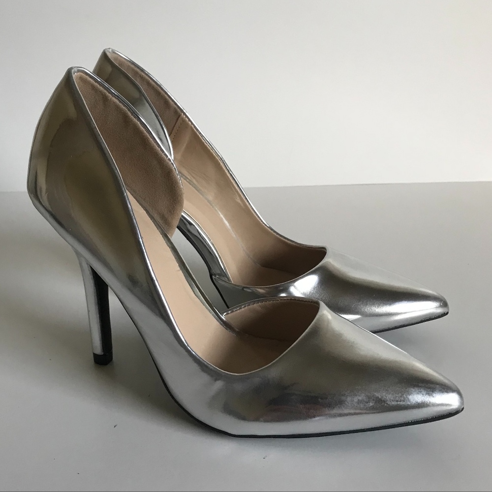 Qupid Silver Metallic Pumps